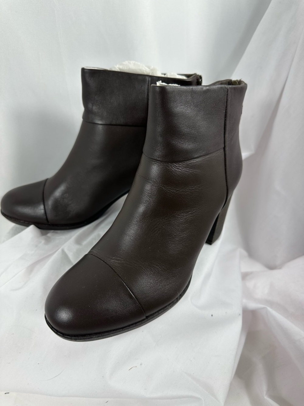 NEW INBOX  Clark’s healed ankle boots SZ 8 1/2  zippered back
